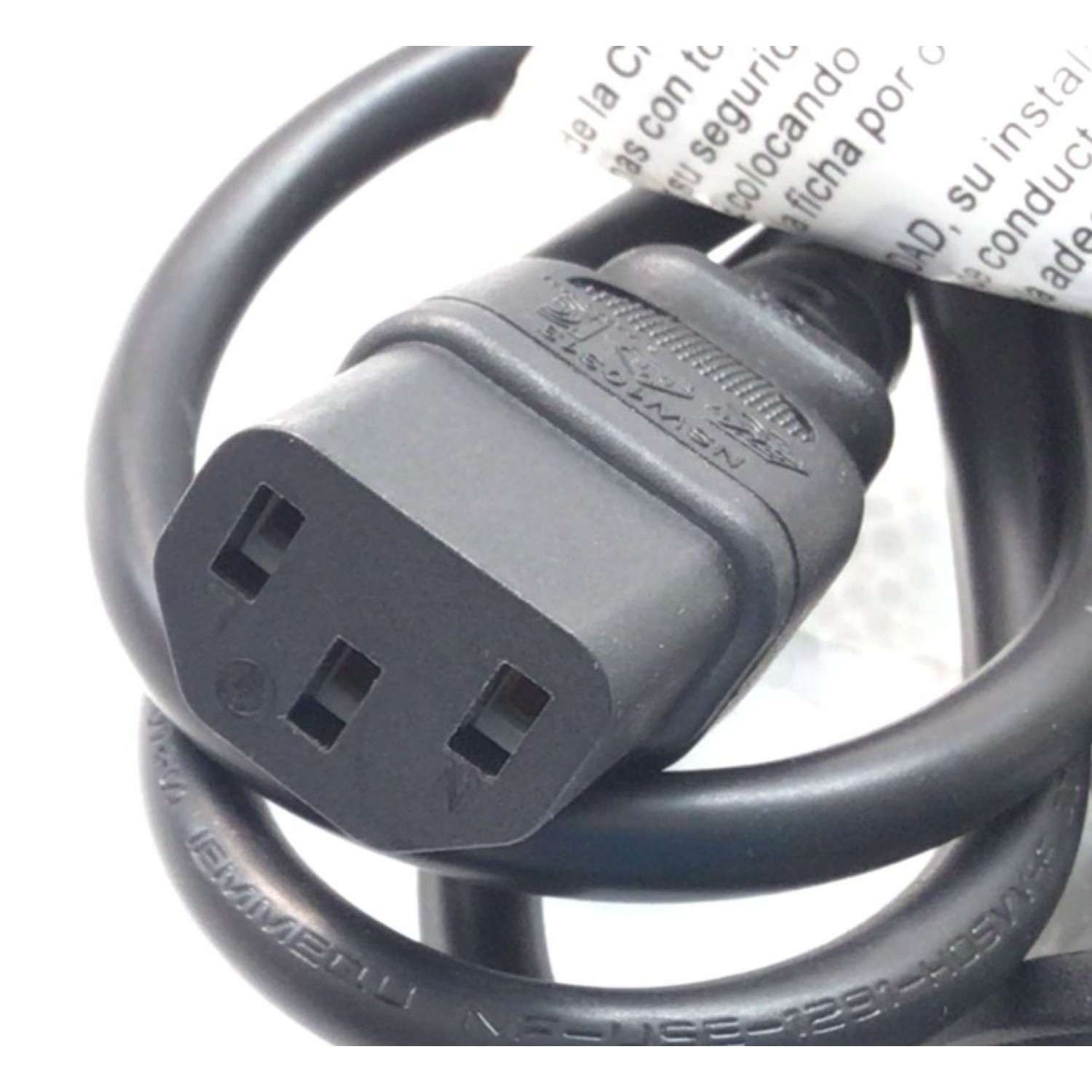 CABLE DE ALIMENTACION DE VOLTAGE ALTERNO CON ENCHUFE DE TRES PUNTAS  PARA MONITORES  Y TVS.   “NUEVO“ / ENCHUFE TIPO I Ó TIPO “AUSTRALIANO“ / 10A / 220V – 250 V / 3 CLAVIJAS / COMPATIBLE CON DIFERENTES DISPOSITIVOS  - Imagen 3